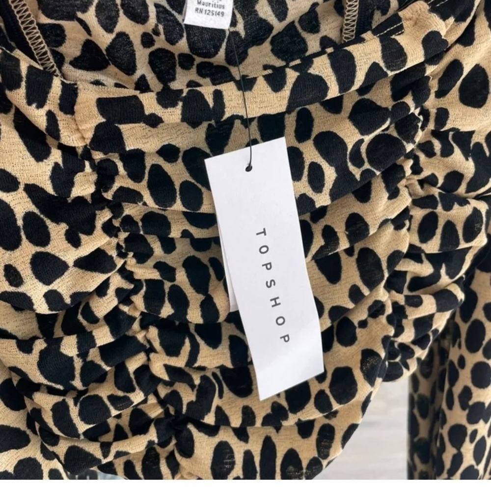 Topshop Leopard Top - Picture 2 of 3